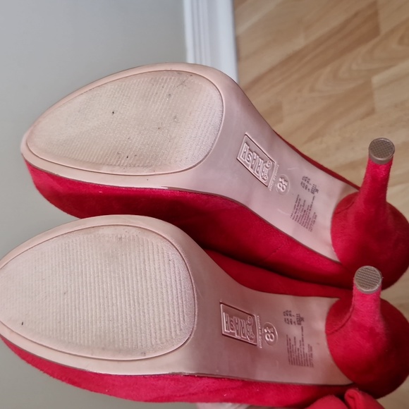 NWOT Red faux suede heels - Picture 4 of 7